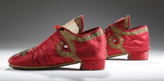 Pantofii roșii ai Papei, Sursa Liturgical Arts Journal