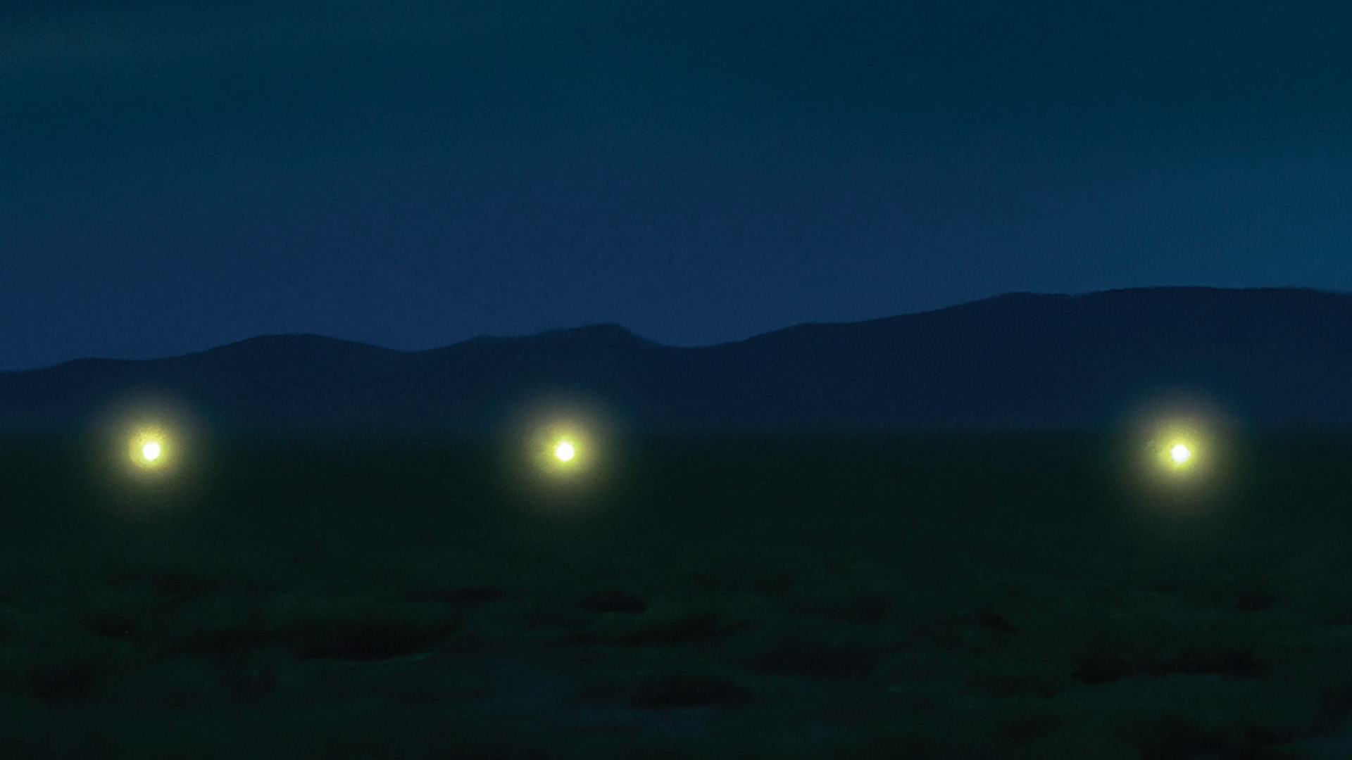 Luminile de la Marfa, Sursa Authentic Texas