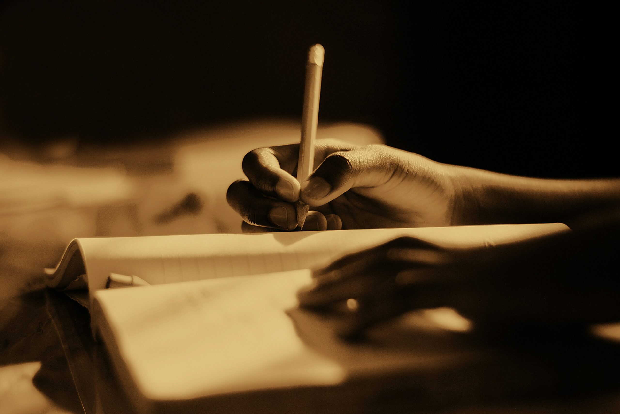 Scriitori şi pseudonime