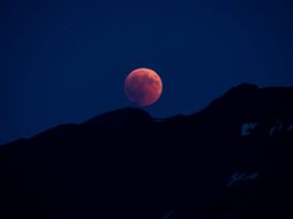 Eclipsa totală de Lună şi “Luna sângerie”