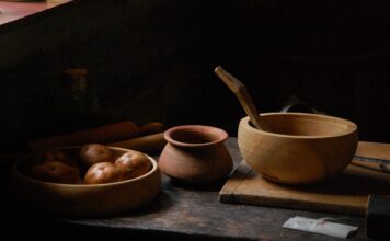 A bate apa în piuă – povestea unei expresii despre vorbele fără rost A bate apa în piuă